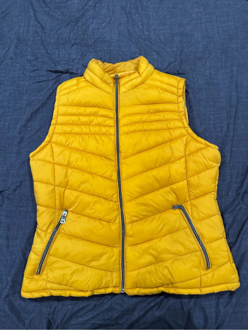 NWOT SNOBBISH Women's Yellow Quilted Puffer Vest with Zip Pockets